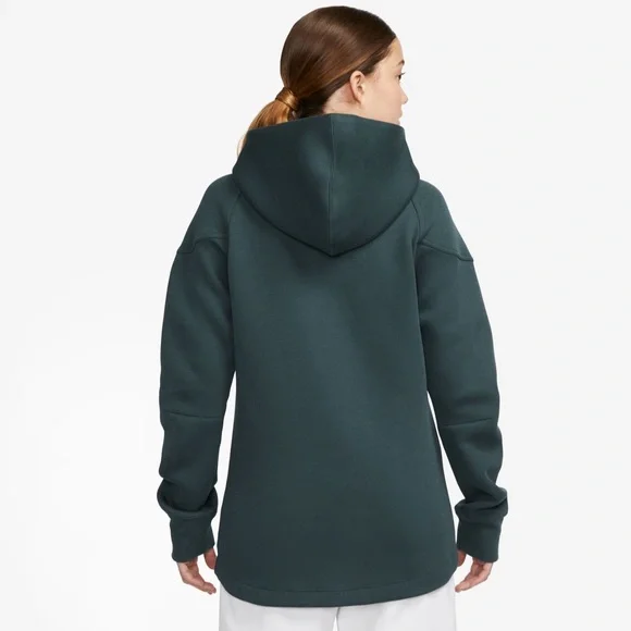 Green Nike tech 🫶 - Picture 2 of 9